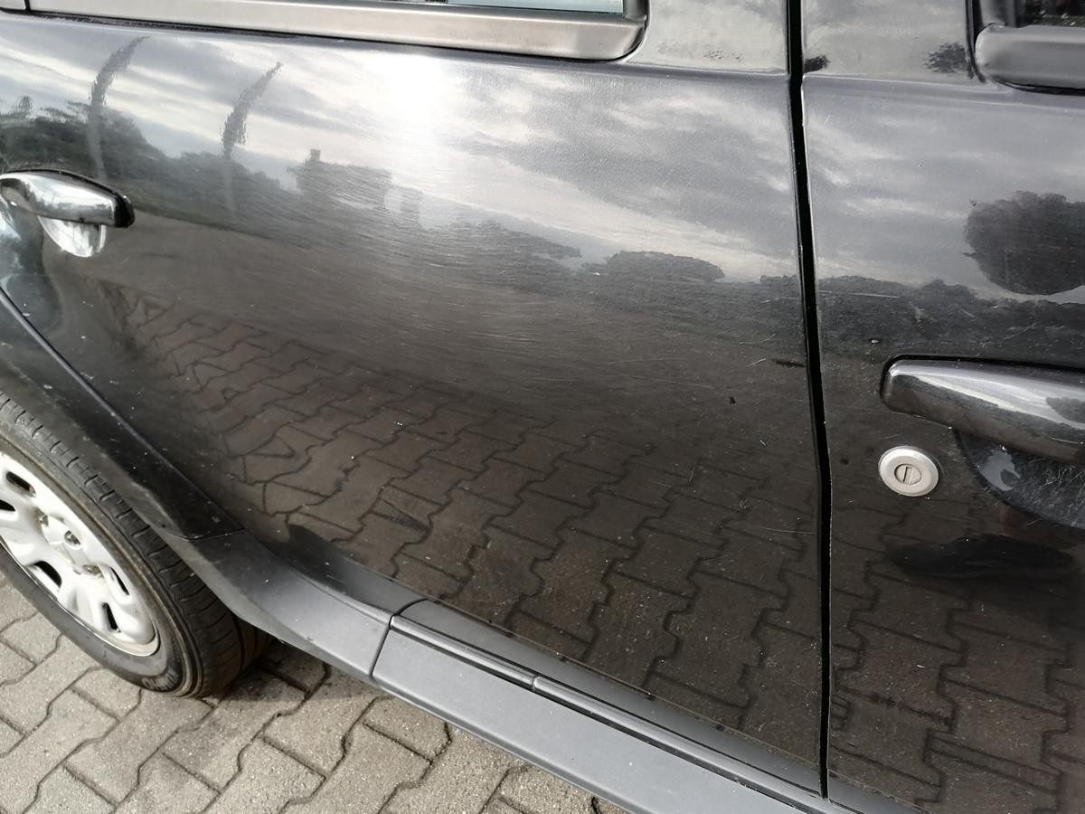Dacia Duster original T&uuml;r hinten rechts NV676 Schwarz Bj.2011